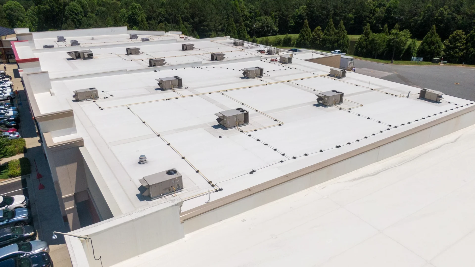 Drone’s eye view of a commercial building with a TPO roof membrane